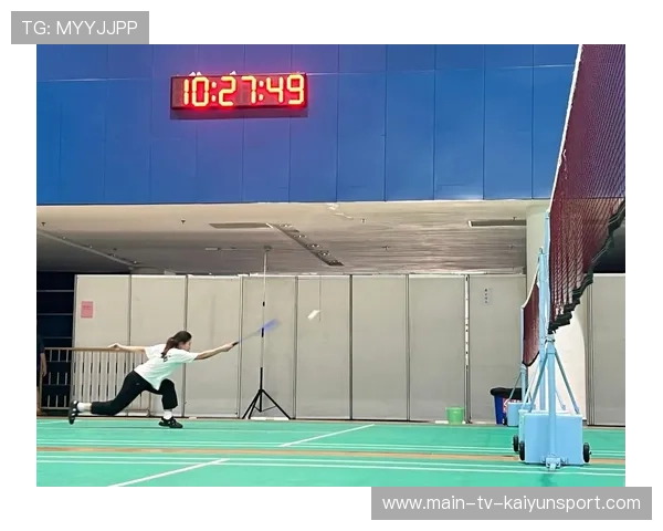 羽毛球杀球如闪电，落点精准，点燃你的比赛激情